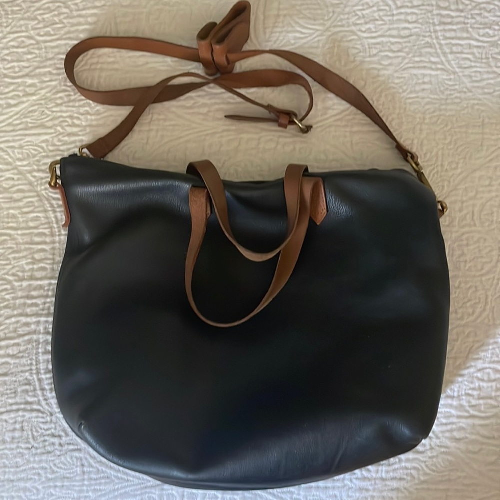 Madewell black leather shoulder bag.